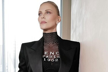 סטאנינג. שרליז ת'רון בפרימיירה לסרט "The Old Guard 2" | צילום: אינסטגרם charlizeafrica@