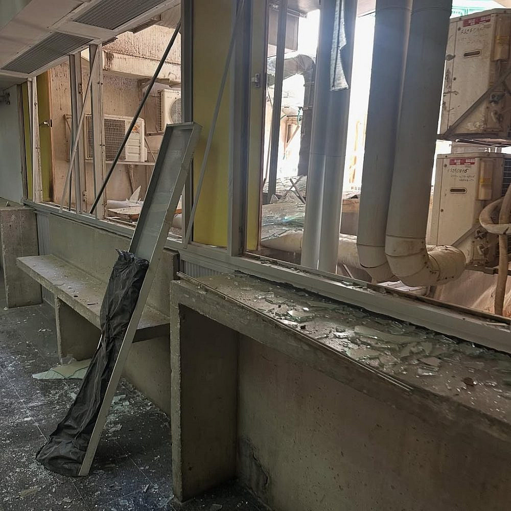 בית חולים סורוקה אחרי הפגיעה | צילום: אינסטגרם katia.ave@