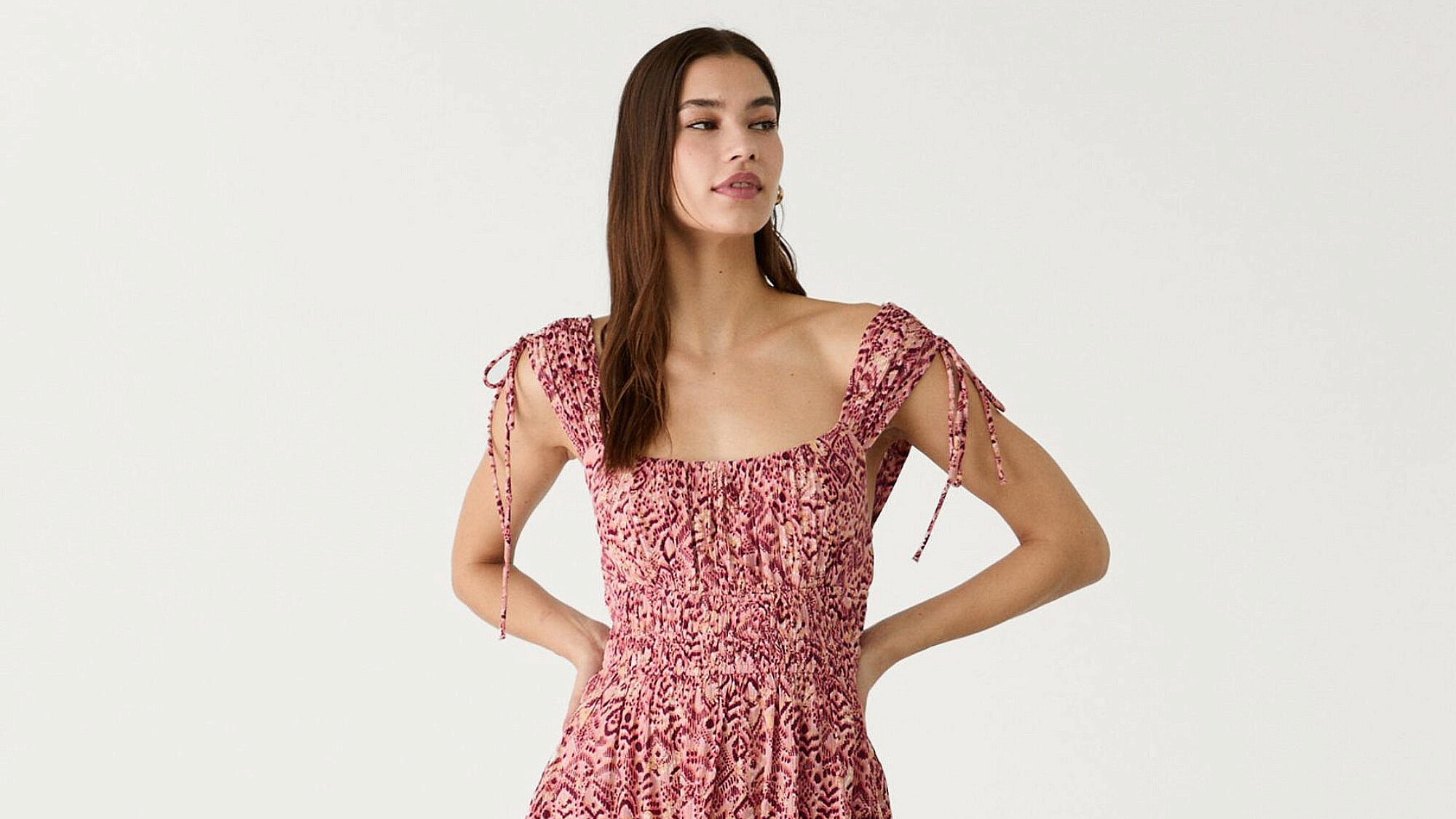 שמלות עד 100 ש"ח. STRADIVAIRUS. מחיר 79.90 ש"ח במקום 159.90 ש"ח | צילום: יח"צ