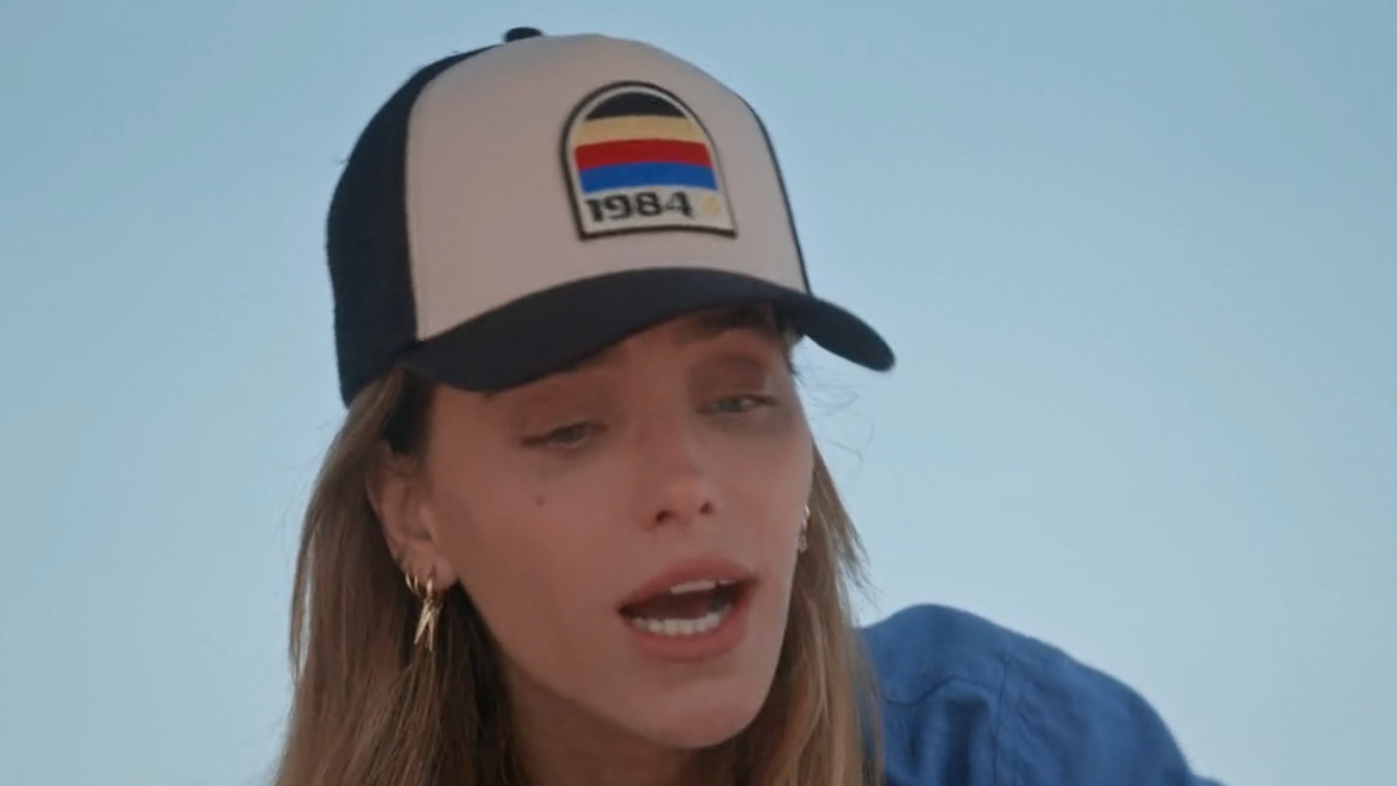 ה-Happy Socks של הכובעים. רותם סלע מתוך "אוףרוד" | צילום מסך, נטפליקס