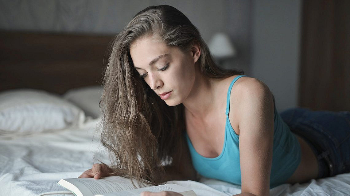 קריאה אינטימית. רשימת הספרים האירוטיים הכי לוהטים | צילום אילוסטרציה: Freepik