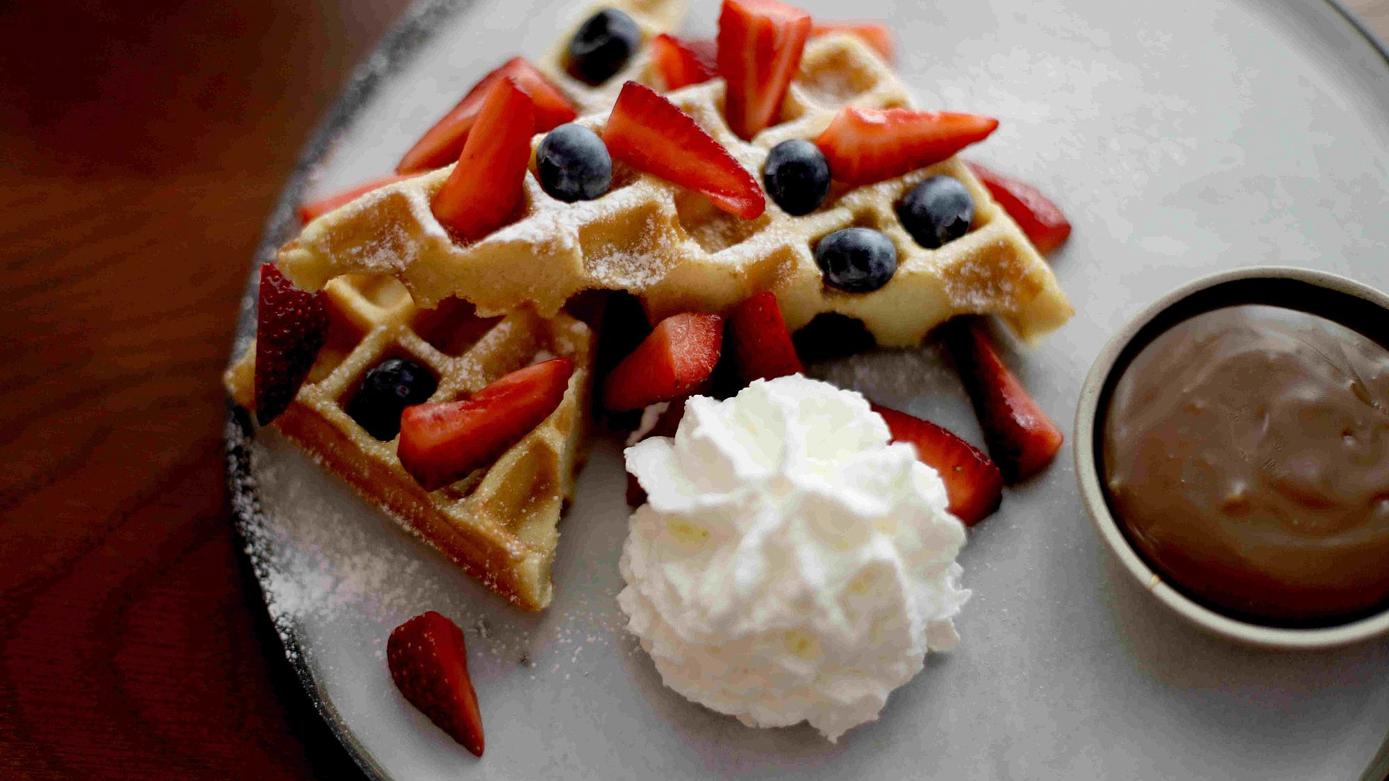 בראנץ' במסעדת LOFT במלון ג'ורג' תל אביב | צילום: מאי קשטן בראנץ' במסעדת LOFT במלון ג'ורג' תל אביב | צילום: מאי קשטן