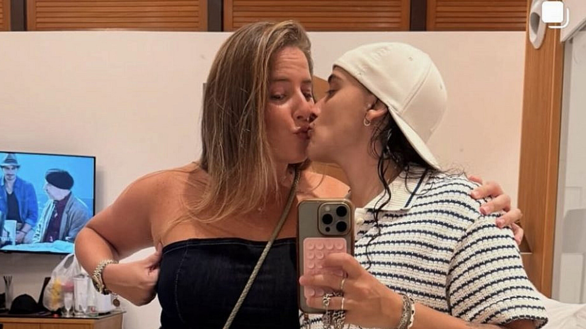 דניאל עמית ואמילי דמארי חוגגות את ט"ו באב | צילום: אינסטגרם emilydamari@