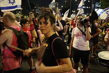 צאו להילחם על החיים שלכן ושלהם. כלנית שרון | צילום: צחי דברת