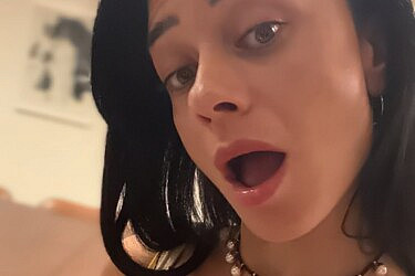 נינט טייב והשרשרת הנחשקת | צילום: אינסטגרם n.tayeb@