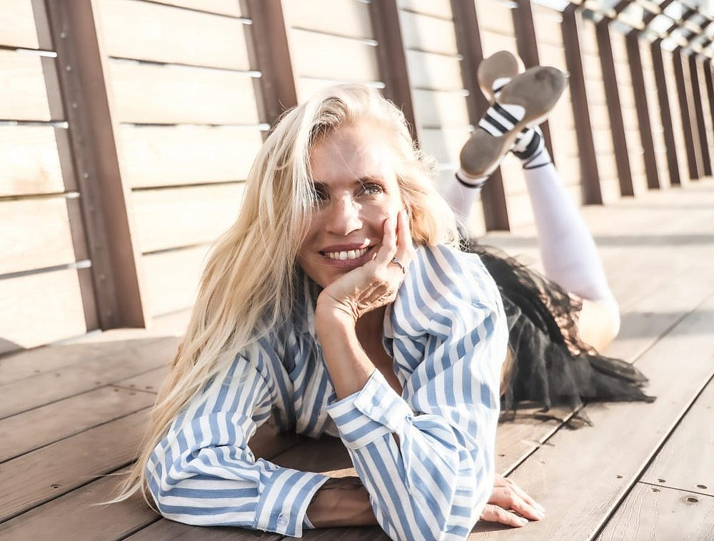 "בגיל 53 אני לא מתנצלת על כך שאני מתבגרת". שרון פרי | צילום: מלכה ניהום