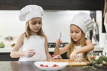 מה לעשות עם הילדים בבית חוץ מלהשתגע? הנה | צילום: Freepik