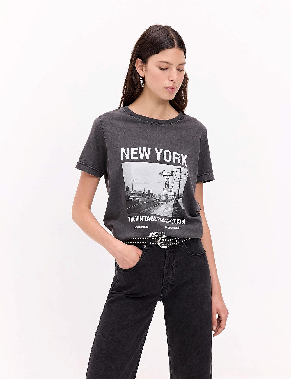 CASTRO. מחיר 79 ש&quot;ח | צילום: סער פסח