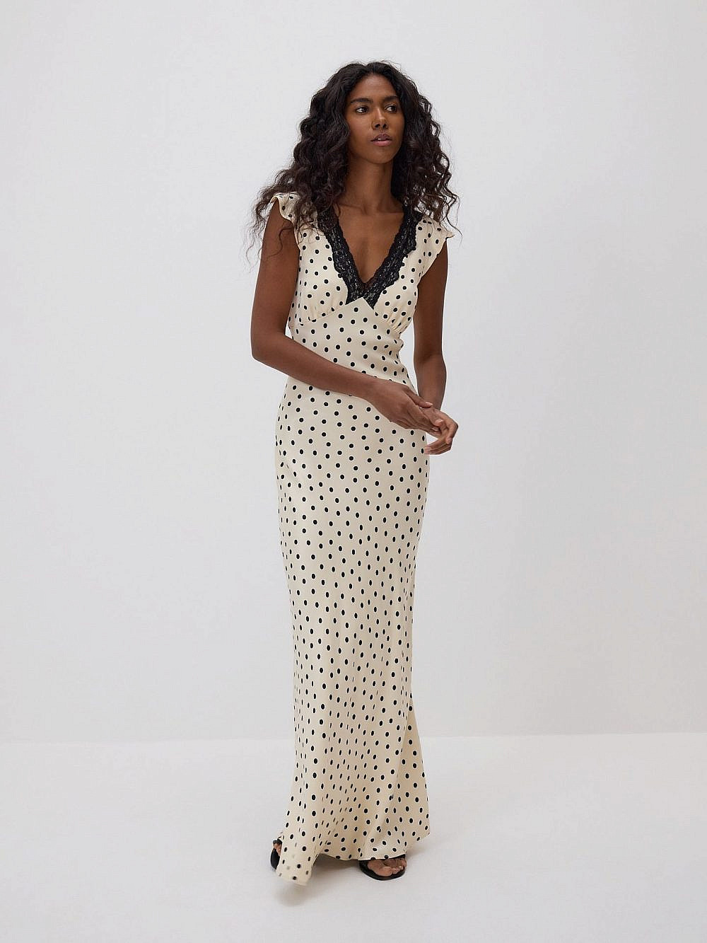 שמלות חג. ריזרבד 179.90 ש&quot;ח | צילום: אסף לוי