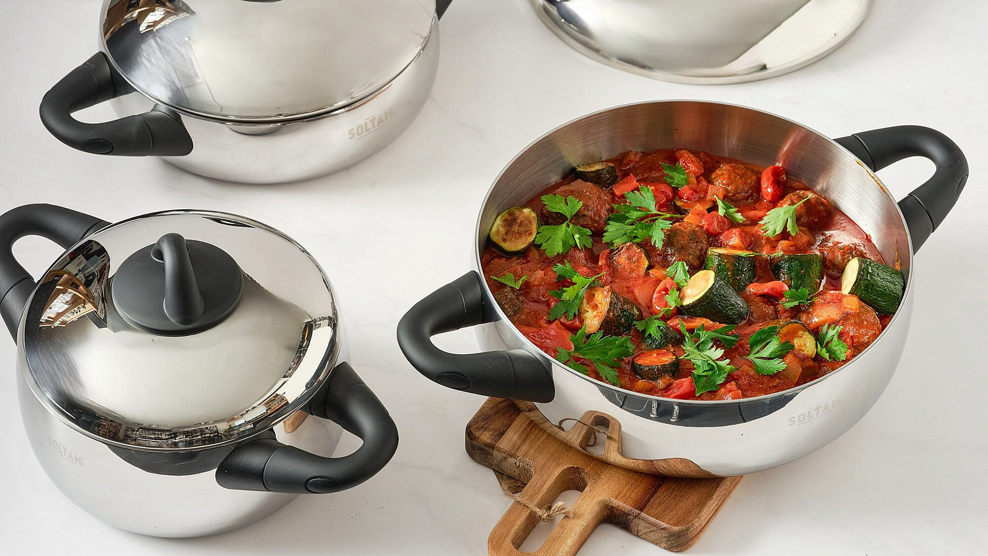 קולקציית TWIST החדשה בגרסת נירוסטה פרימיום מבית סולתם. מחירי השקה 150-500 ש"ח לפריט | צילום: גיל אבירם קולקציית TWIST החדשה בגרסת נירוסטה פרימיום מבית סולתם. מחירי השקה 150-500 ש"ח לפריט | צילום: גיל אבירם