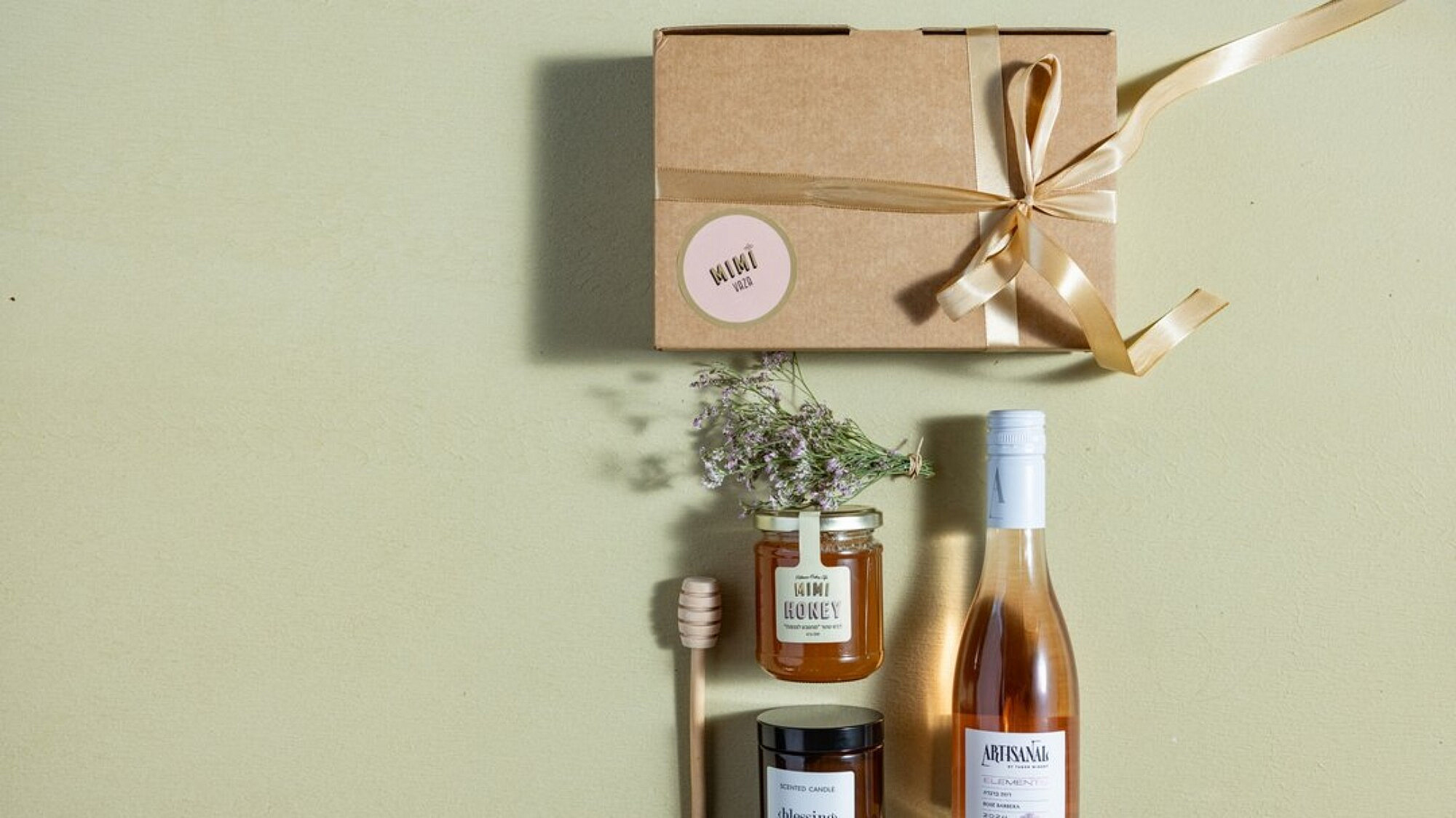 MIMI VAZA. יין רוזה, דבש ונר ריחני. 155 ש"ח | צילום: יח"צ MIMI VAZA. יין רוזה, דבש ונר ריחני. 155 ש"ח | צילום: יח"צ