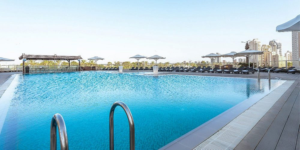 הבריכה הכי גדולה בנתניה. Darya Spa | צילום: אתר רשמי