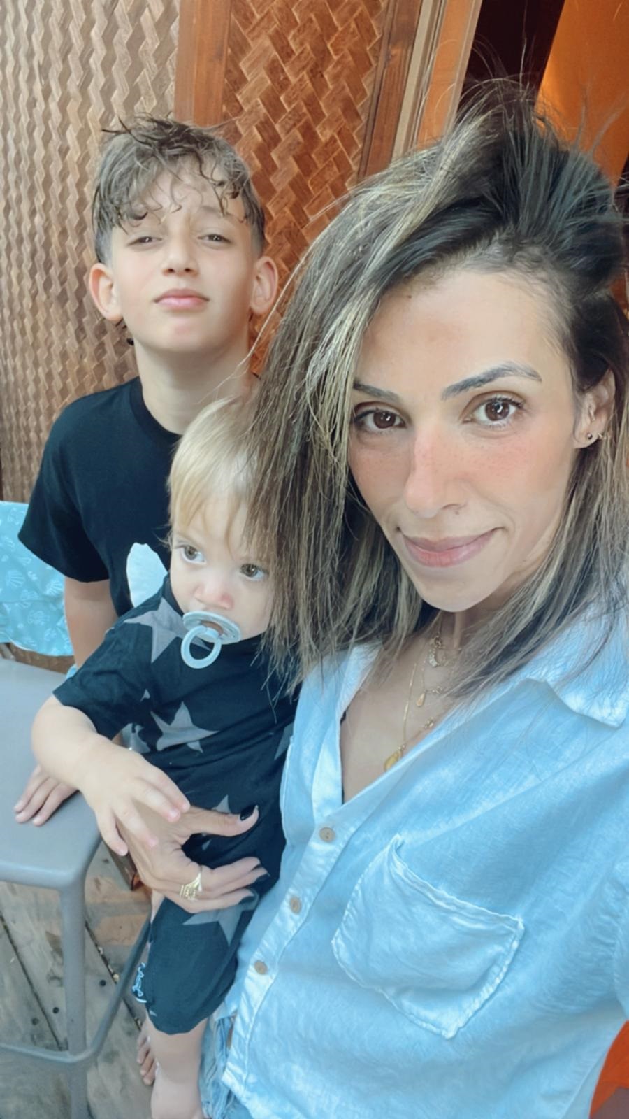 טובה בג'אגלינג של אימהות וקריירה. הילה עמיחי ובניה | צילום: באדיבות המצולמת