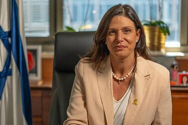 עומדת זקופה מול הטירוף. חברת הכנסת אפרת רייטן | צילום: צבי דוד, התנועה לאיכות השלטון