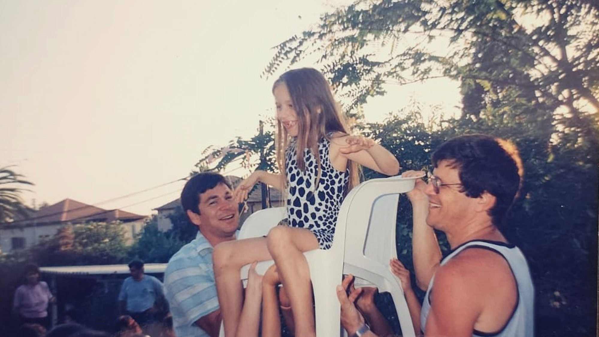 אין חגיגה בלי כל הכיתה. מור בירן מורג בילדותה | צילום: אלבום משפחתי אין חגיגה בלי כל הכיתה. מור בירן מורג בילדותה | צילום: אלבום משפחתי