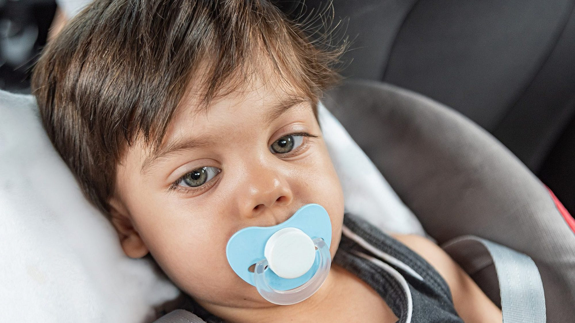 שכחת ילדים ברכב | צילום: freepik שכחת ילדים ברכב | צילום: freepik