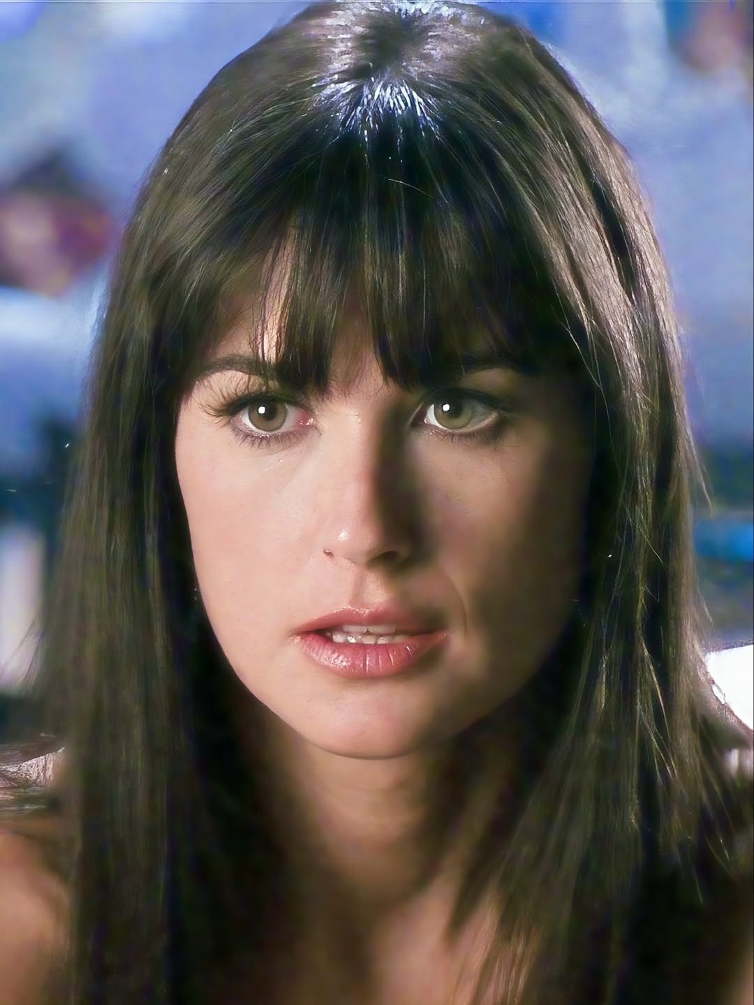 דמי מור והפוני האייקוני ב&quot;סטריפטיז&quot; (1996) | צילום מסך