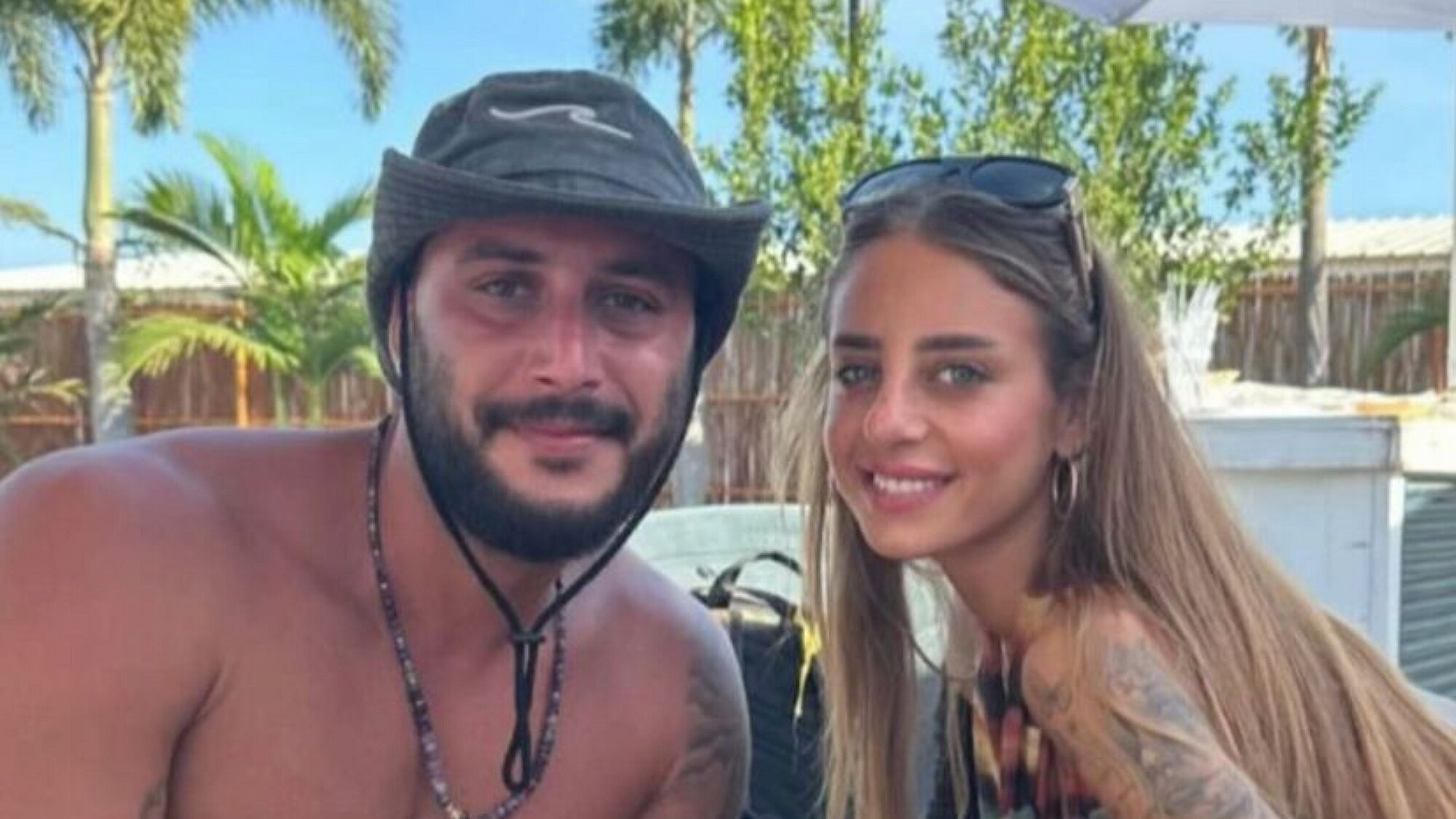 "אנחנו מחייכים מבחוץ ומדממים מבפנים". מייה שם ורועי שלו | צילום: אינסטגרם mia_schem@ "אנחנו מחייכים מבחוץ ומדממים מבפנים". מייה שם ורועי שלו | צילום: אינסטגרם mia_schem@