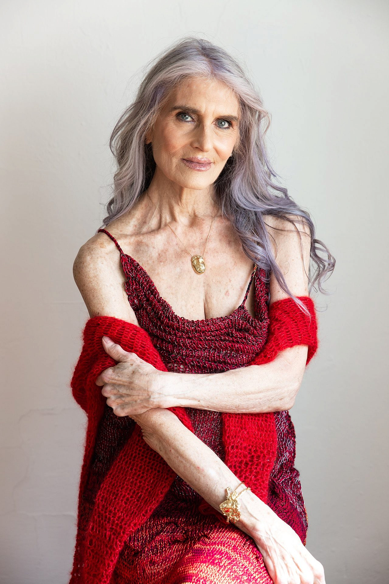 עבבדה בבית חולים מאיר והיום מדגמנת בגיל 71. הדוגמנית חוה הלפרין ליאני | צילום: תומר קצב