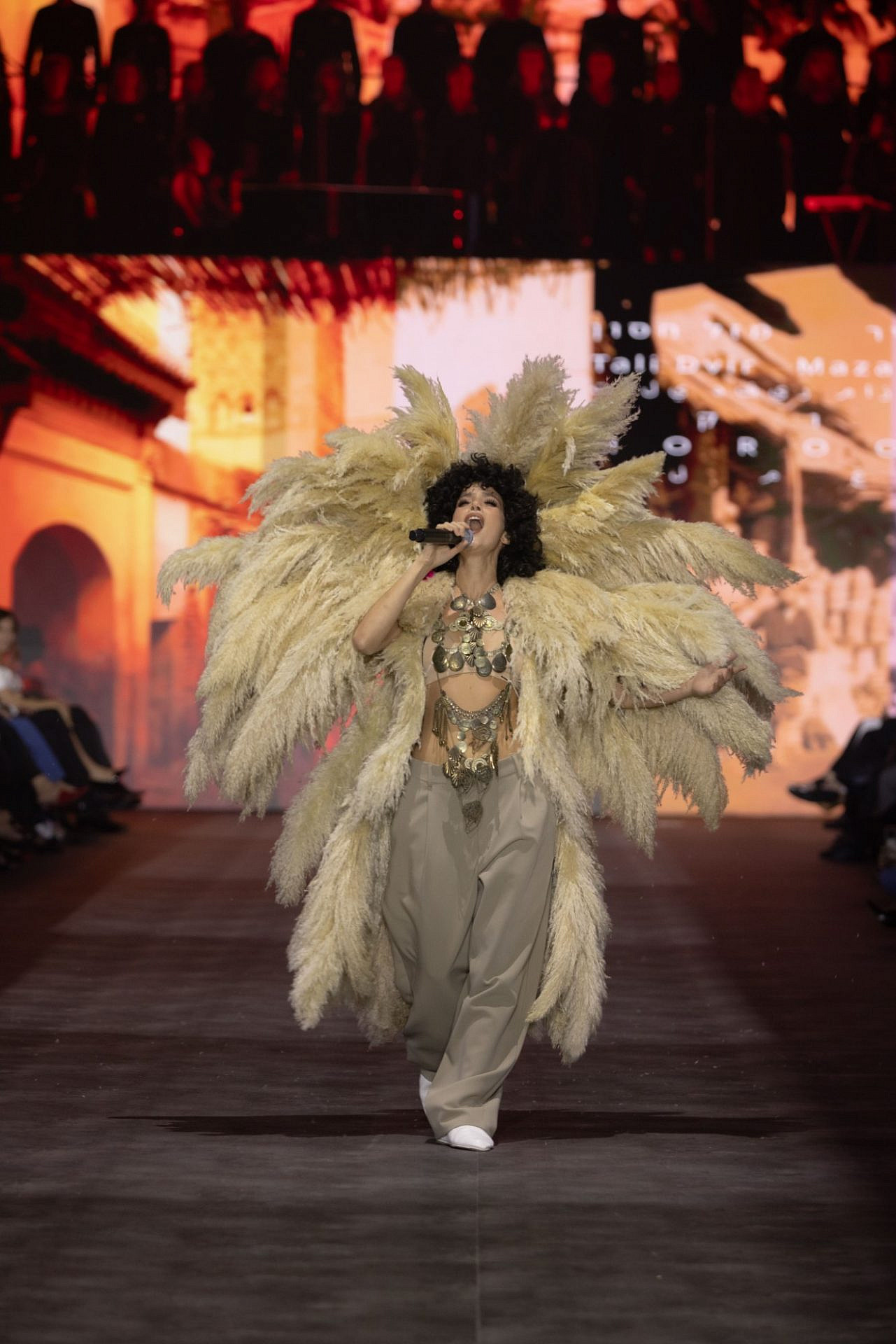 ליהי טולדנו בדגם של טלי דביר לבנת ומזל חסון, ערב הגאלה של שבוע האופנה ישראל קנדה תל אביב 2025 | צילום: עומרי רוזנגרט