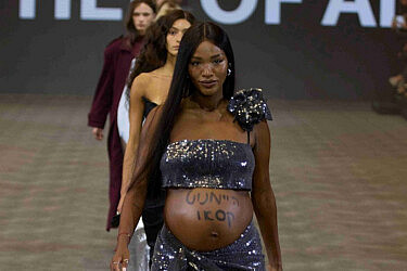 טיטי איינאו בתצוגה של Mother Of All בשבוע האופנה ישראל קנדה תל אביב 2025 | צילום: עומרי רוזנגרט