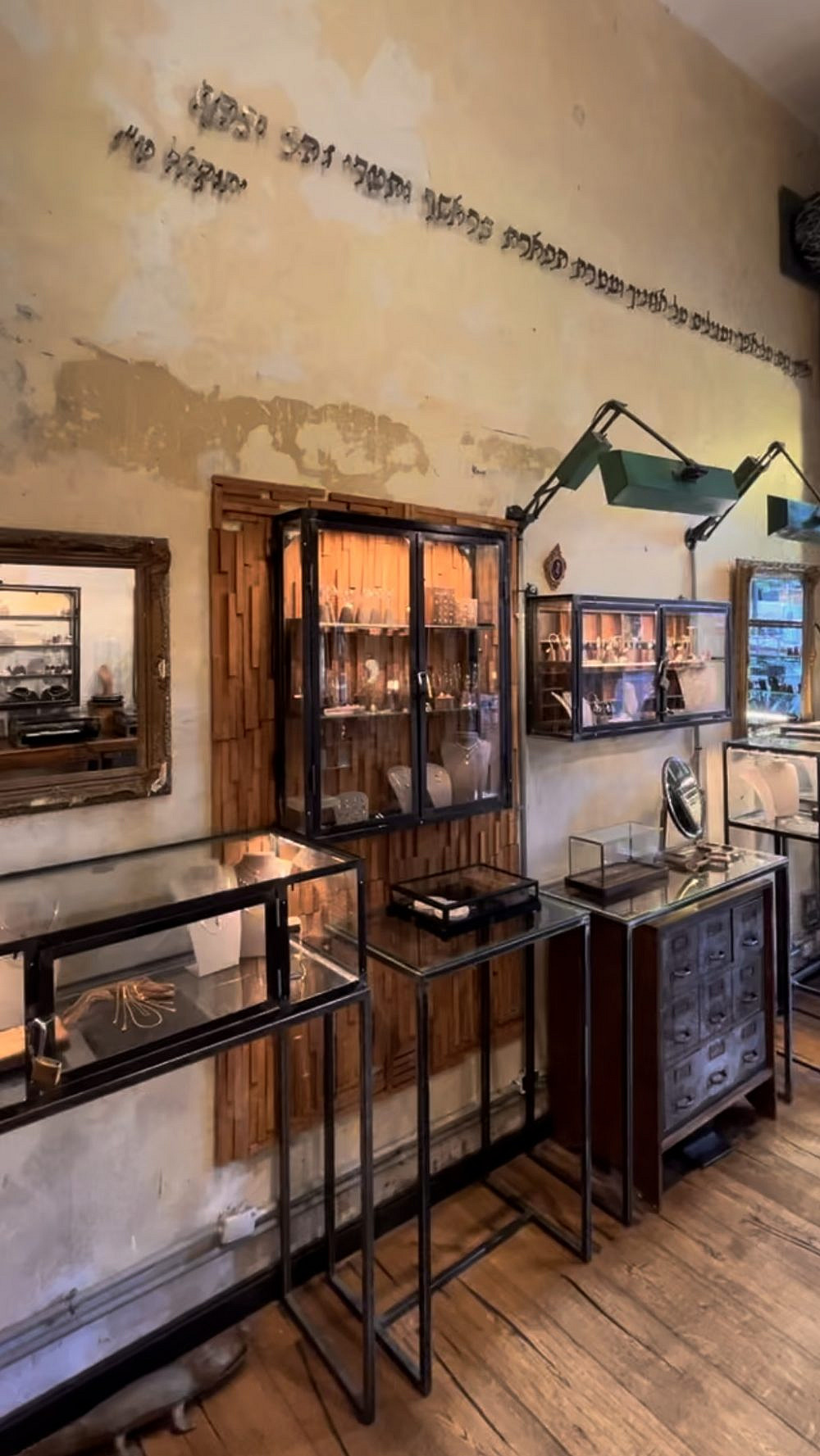 תכשיטי מלכה | צילום: באדיבות המותג