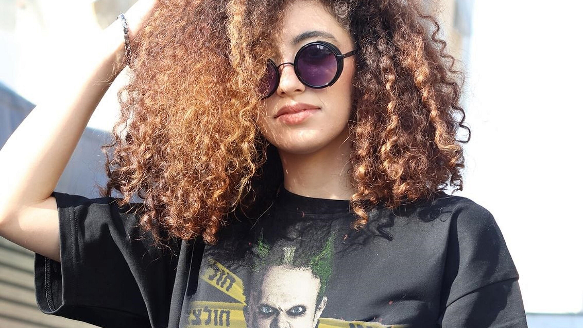 טי מרקט 2025. טי שירט של חולצא | צילום: נועם אזולאי טי מרקט 2025. טי שירט של חולצא | צילום: נועם אזולאי