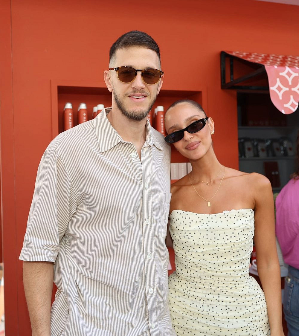 נטע אלחמיסטר ורמי גרשון בפופ־אפ של BYNETA Café בביג גלילות | צילום: רפי דלויה