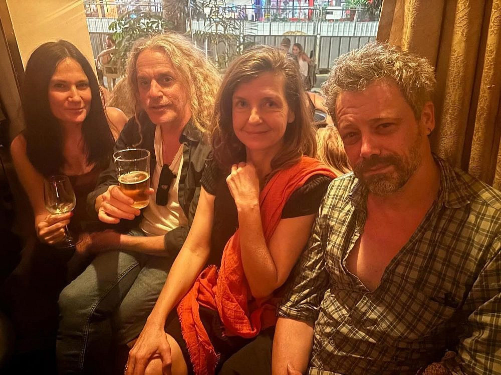 חיבוק מהעבר. כוכבי הסדרה &quot;פלורנטין&quot; | צילום: facebook.com/nirfridman