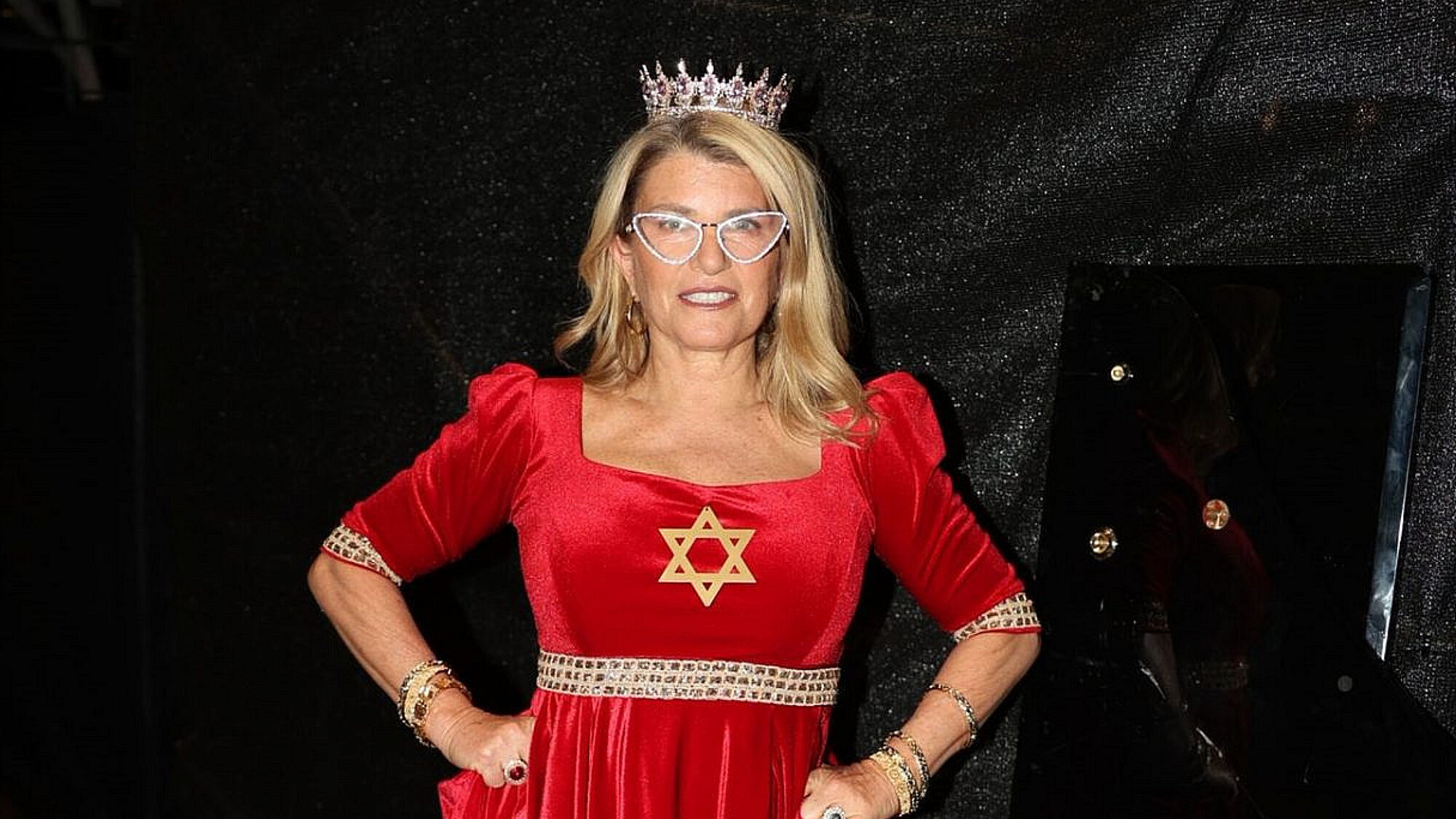 שרון אדם בשבוע האופנה ישראל קנדה תל אביב 2025, לובשת דגם של המעצב שלומי דדון | צילום: אור גפן שרון אדם בשבוע האופנה ישראל קנדה תל אביב 2025, לובשת דגם של המעצב שלומי דדון | צילום: אור גפן