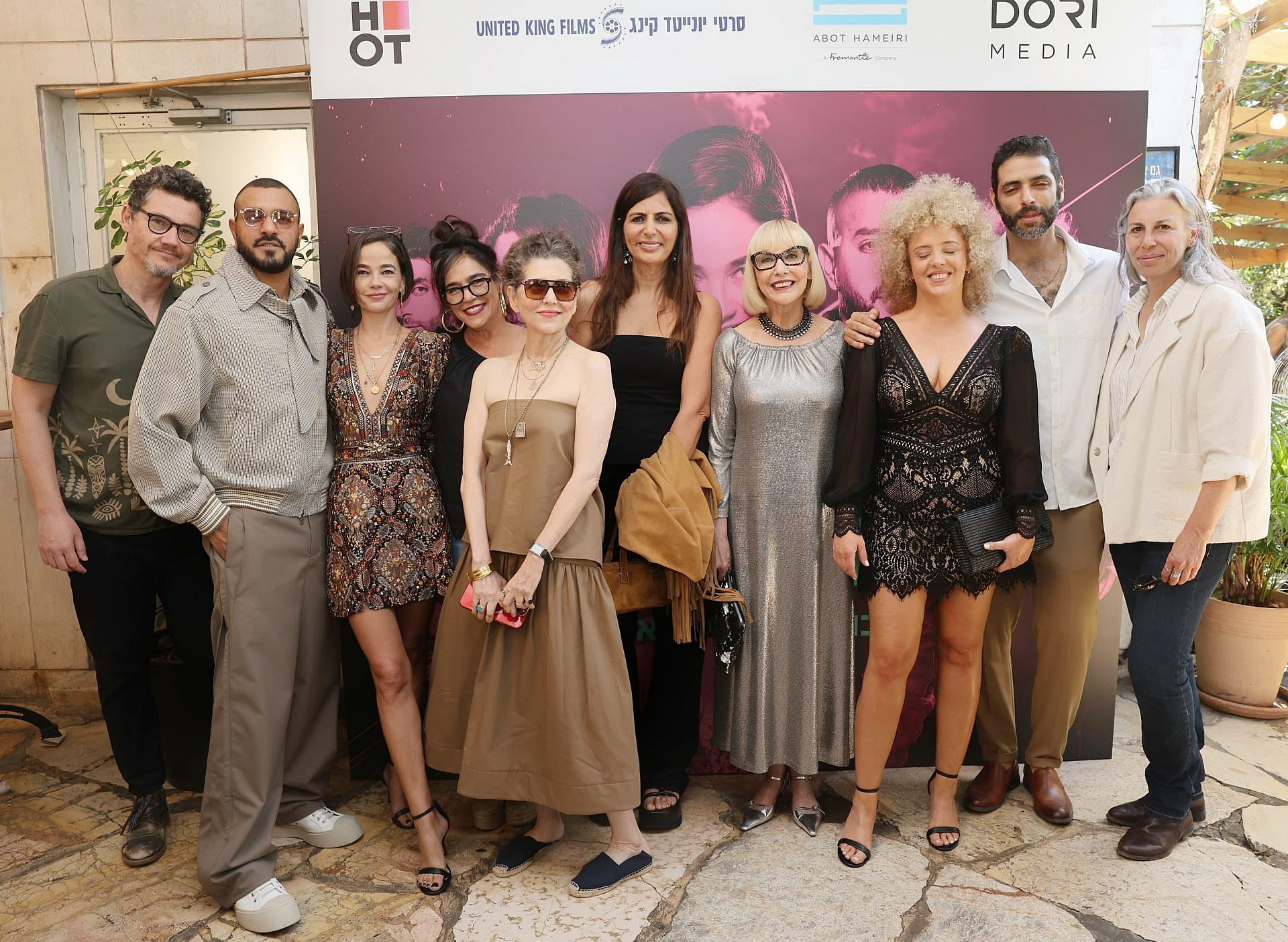 הקאסט של &quot;הורסת&quot; בפרימיירה | צילום: רפי דלויה