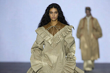 התצוגה של אהרון גניש, שבוע האופנה ישראל קנדה תל אביב 2025 | צילום: עומרי רוזנגרט