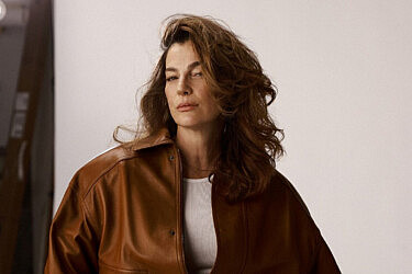 איילת זורר בהפקת אופנה לקולקציית חורף 2025 של פקטורי 54 | צילום: טל עבודי