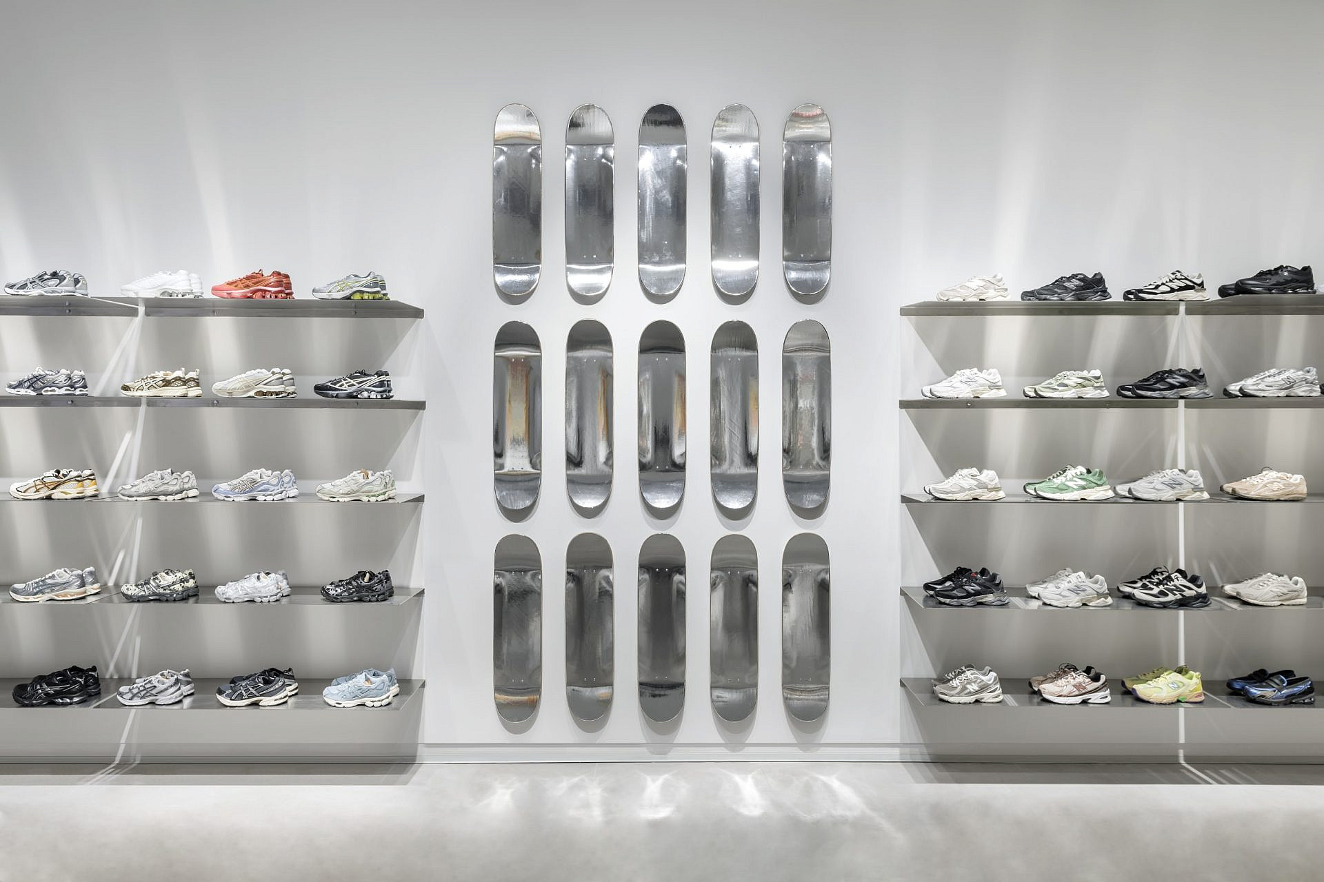 FIVE POINT FOUR SNEAKERS POP UP בקניון עופר רמת אביב | צילום: מושי גיטליס