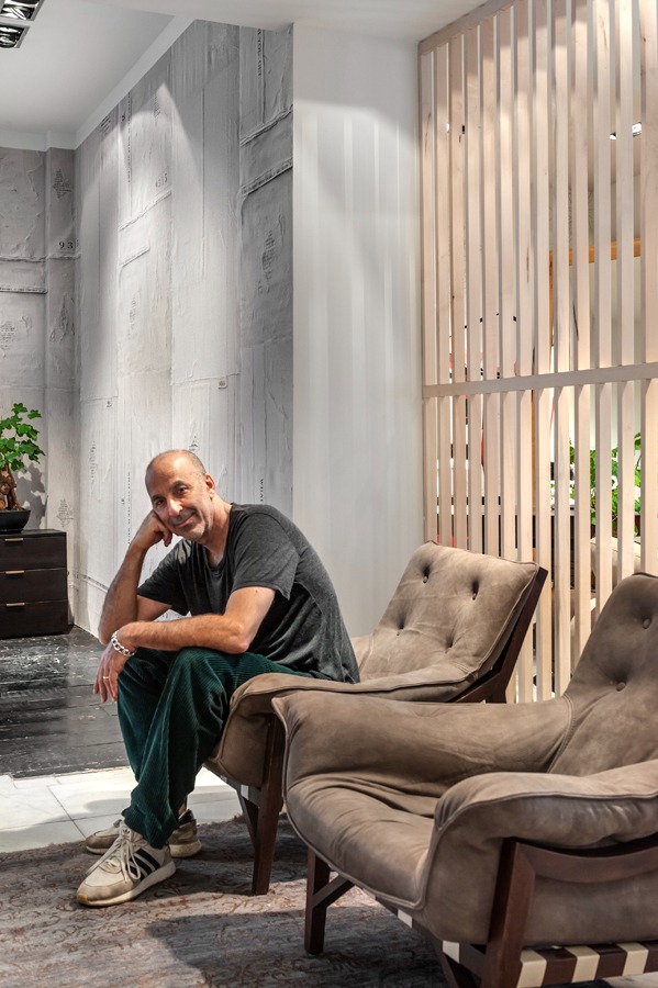 מעצב אריק בן שמחון. צילום: עודד סמדר