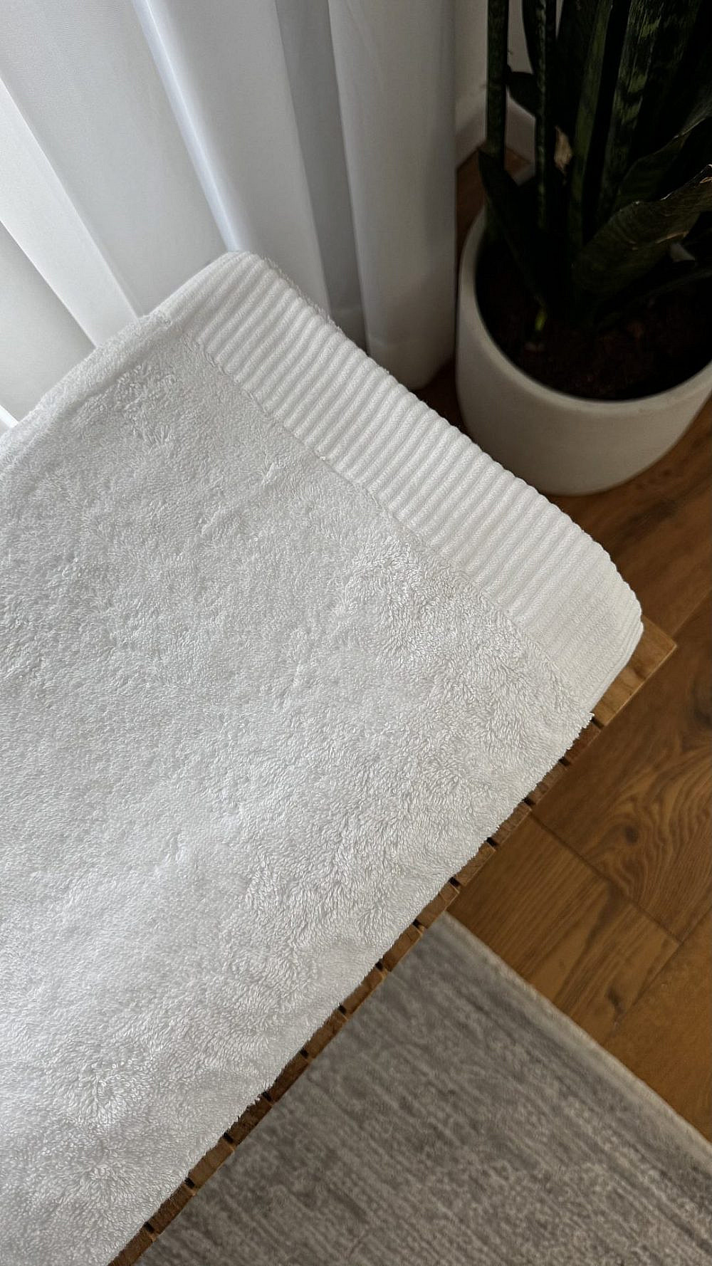 מגבות רחצה 100% כותנה לבנות. | צילום: אתר Marmor House