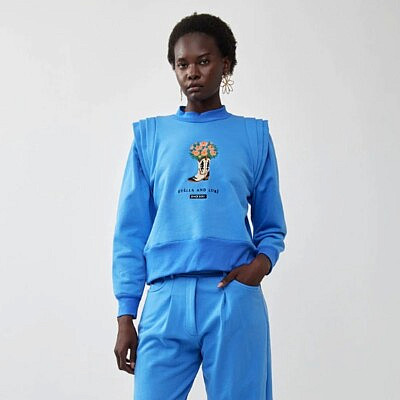 סטלה ולורי. סווטשירט 690 ש"ח, מכנסיים 590 ש"ח | צילום: ליאור קסון