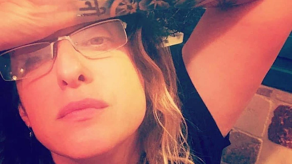 "ככותבת שירים אני תמיד במקום מבטחים מאחורי הקלעים". שחר הדר | צילום: אינסטגרם shaharhada@ "ככותבת שירים אני תמיד במקום מבטחים מאחורי הקלעים". שחר הדר | צילום: אינסטגרם shaharhada@