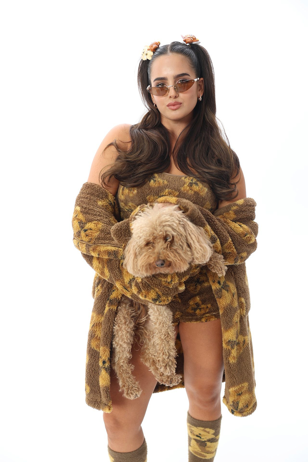 שלי פרץ על סט הצילומים לקמפיין של FIX | צילום: רפי דלויה