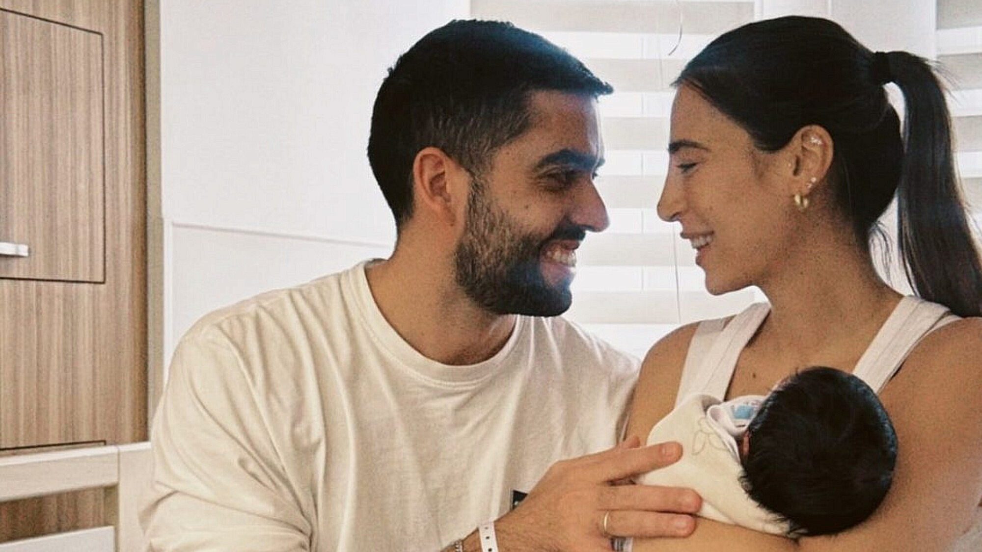 ליאל אלי ובן זוגה שי עמר עם בתם הבכורה | צילום: אינסטגרם liel_eli@