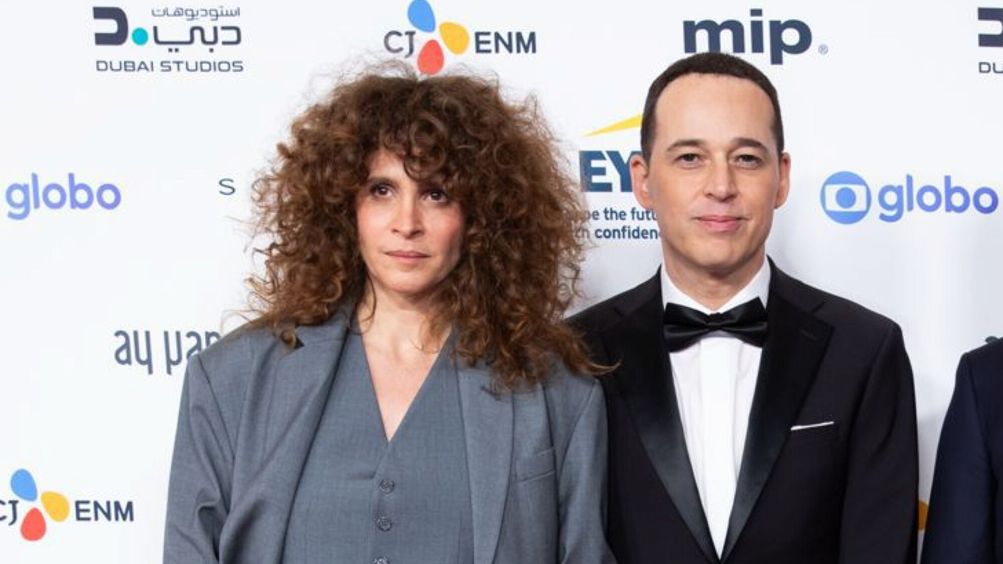 אמיליו שנקר, רון לשם והגר בן אשר מייצרים את "ילד רע" בטקס האמי | צילום: דנה לביא אמיליו שנקר, רון לשם והגר בן אשר מייצרים את "ילד רע" בטקס האמי | צילום: דנה לביא