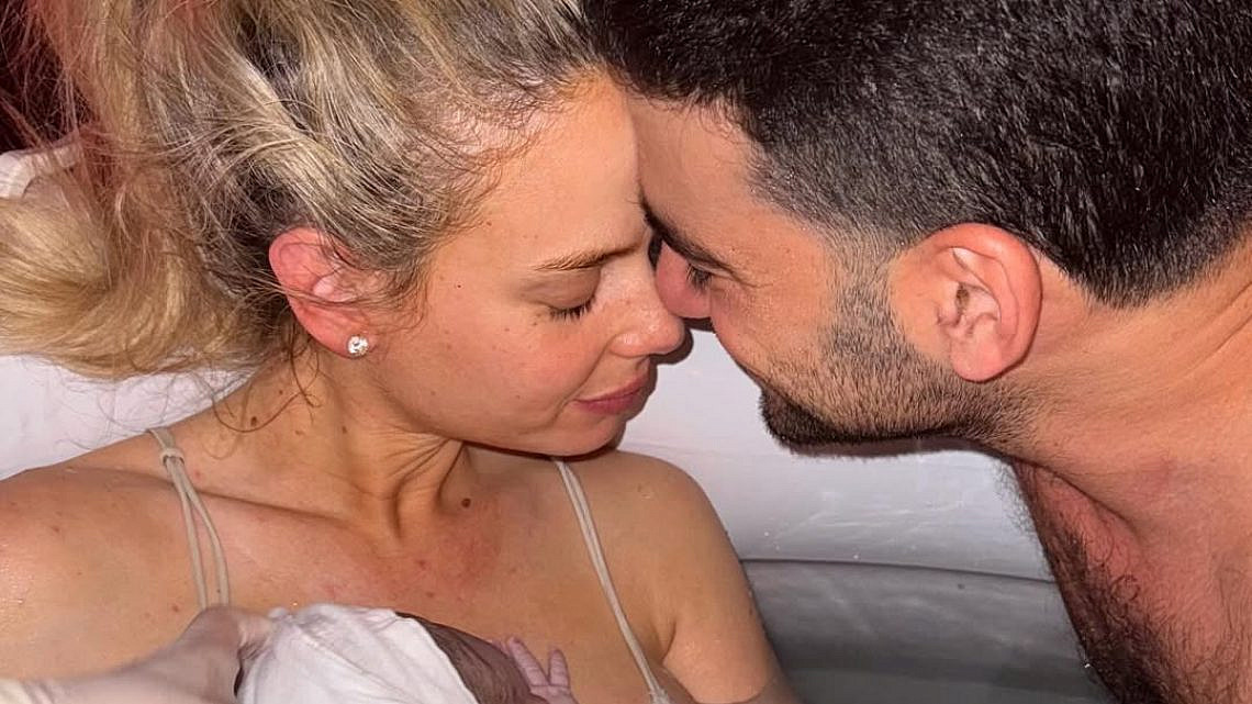 בר זומר ואביב כהן הביאו לעולם את בתם השנייה | צילום: אינסטגרם barzomer@
and
aviv__cohen@