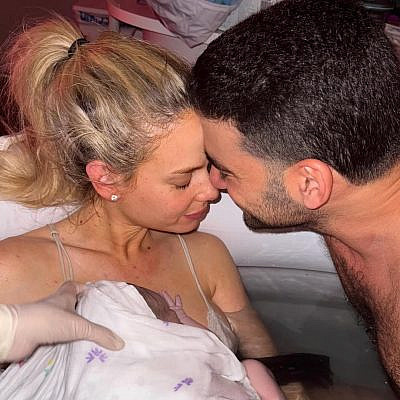 בר זומר ואביב כהן הביאו לעולם את בתם השנייה | צילום: אינסטגרם barzomer@
and
aviv__cohen@