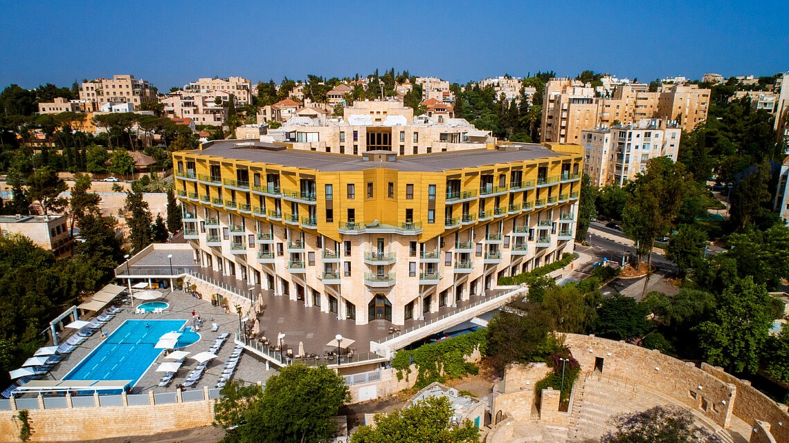 כל ההוז אנד שמוז בג'רוז. מלון ענבל | צילום: אבי רום