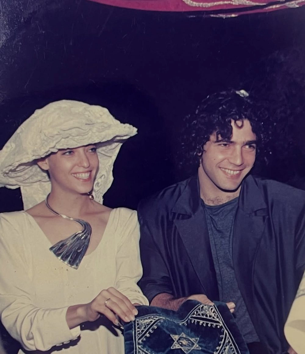 והכובע &#8211; מה איתו? ליהיא ויאיר לפיד ביום חתונתם | צילום: אינסטגרם lihilapid@