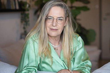 "הילדה המרצה שבתוכי עדיין רוצה לרצות, אבל היום היא כבר מקבלת יד מהאישה שהפכתי להיות". ד"ר מזי אבידוב (מזל) שאול | צילום: ליאור רונן