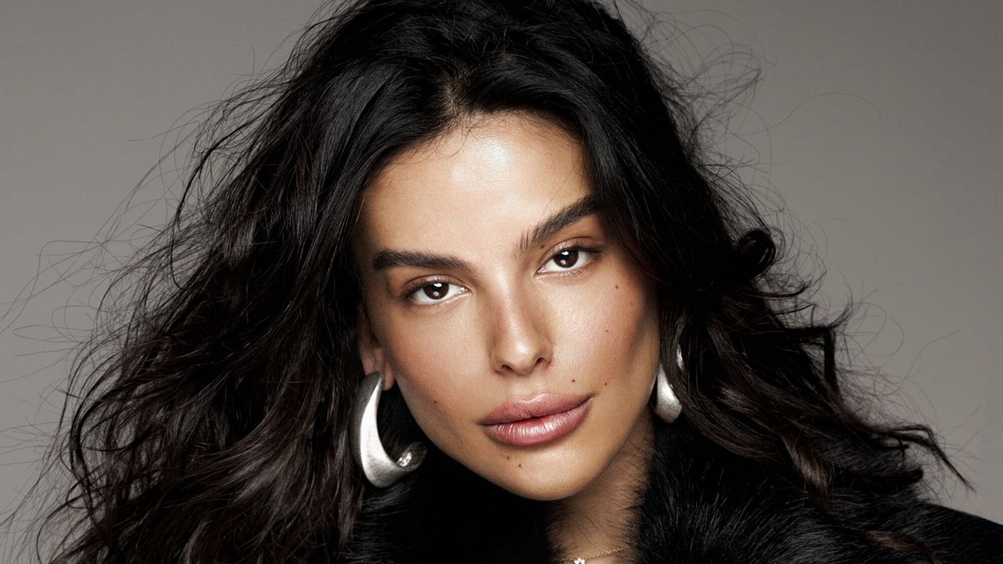 קארין עליה, הפרזנטורית חדשה של לה בוטה | צילום: טל עבודי קארין עליה, הפרזנטורית חדשה של לה בוטה | צילום: טל עבודי