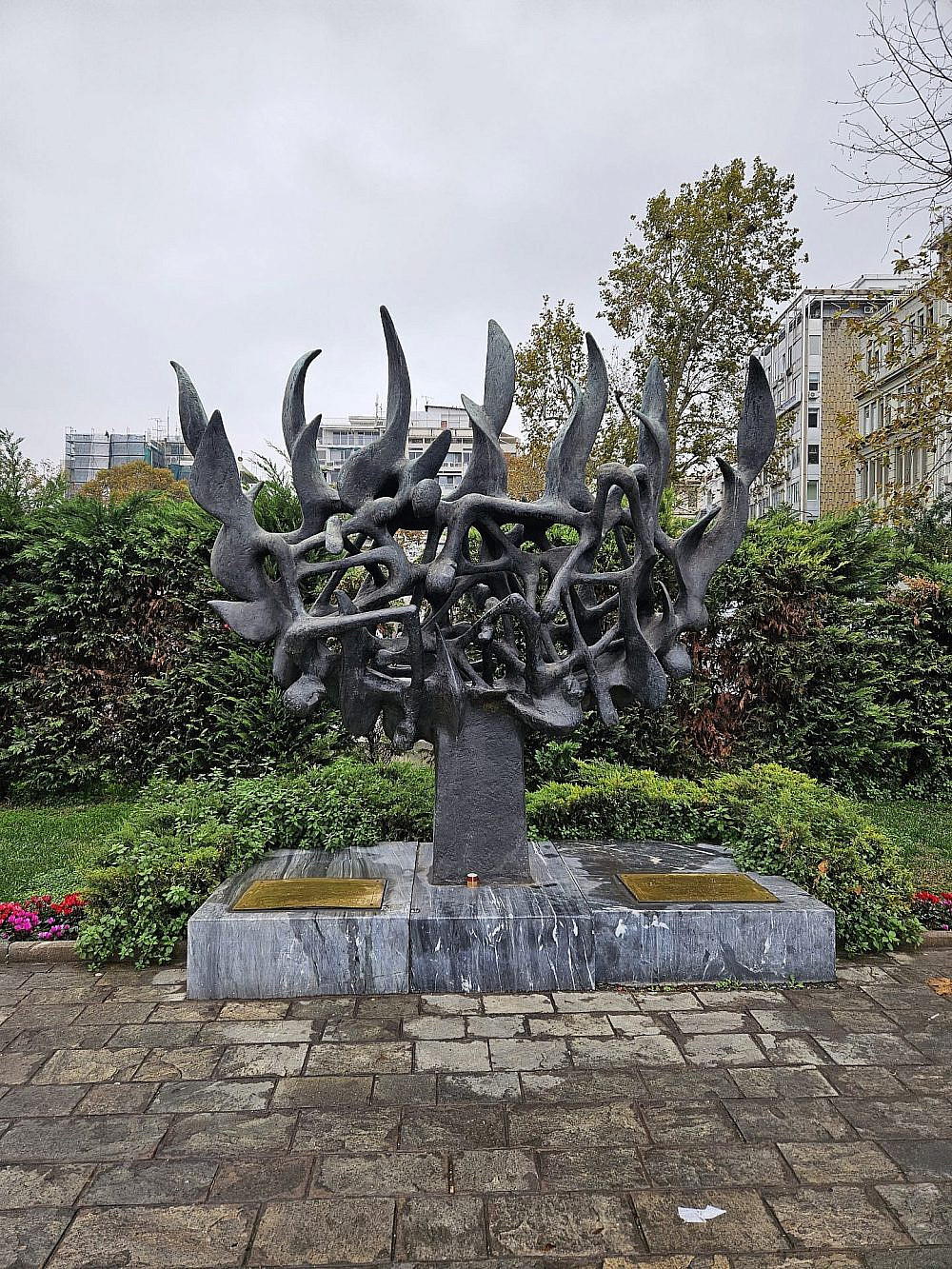 האנדרטה לזכר יהודי סלוניקי בכיכר החירות | צילום: שרון בן דוד