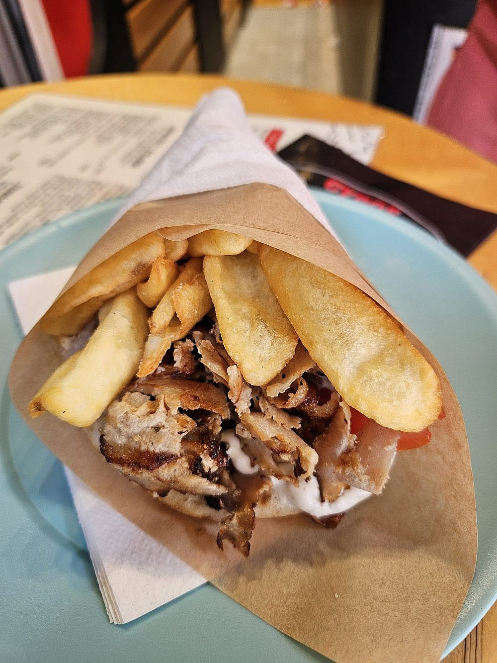 גירוס – אוכל הרחוב האהוב ביוון | צילום: שרון בן דוד