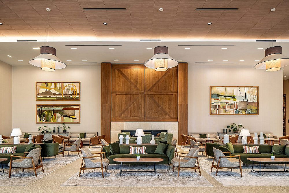 אולם הכניסה. מלון איילה | צילום: סטודיו פלד